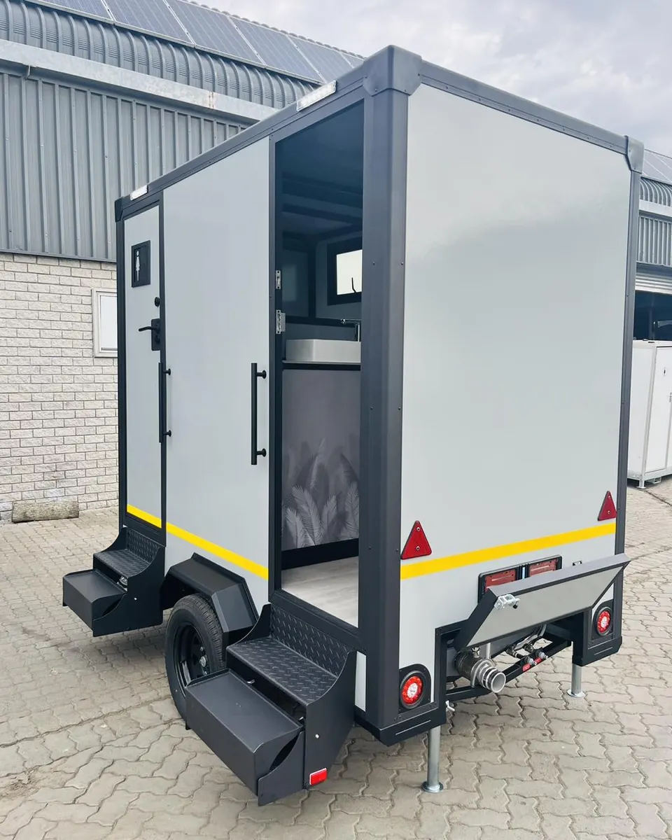 Restroom trailer entry and tow assembly